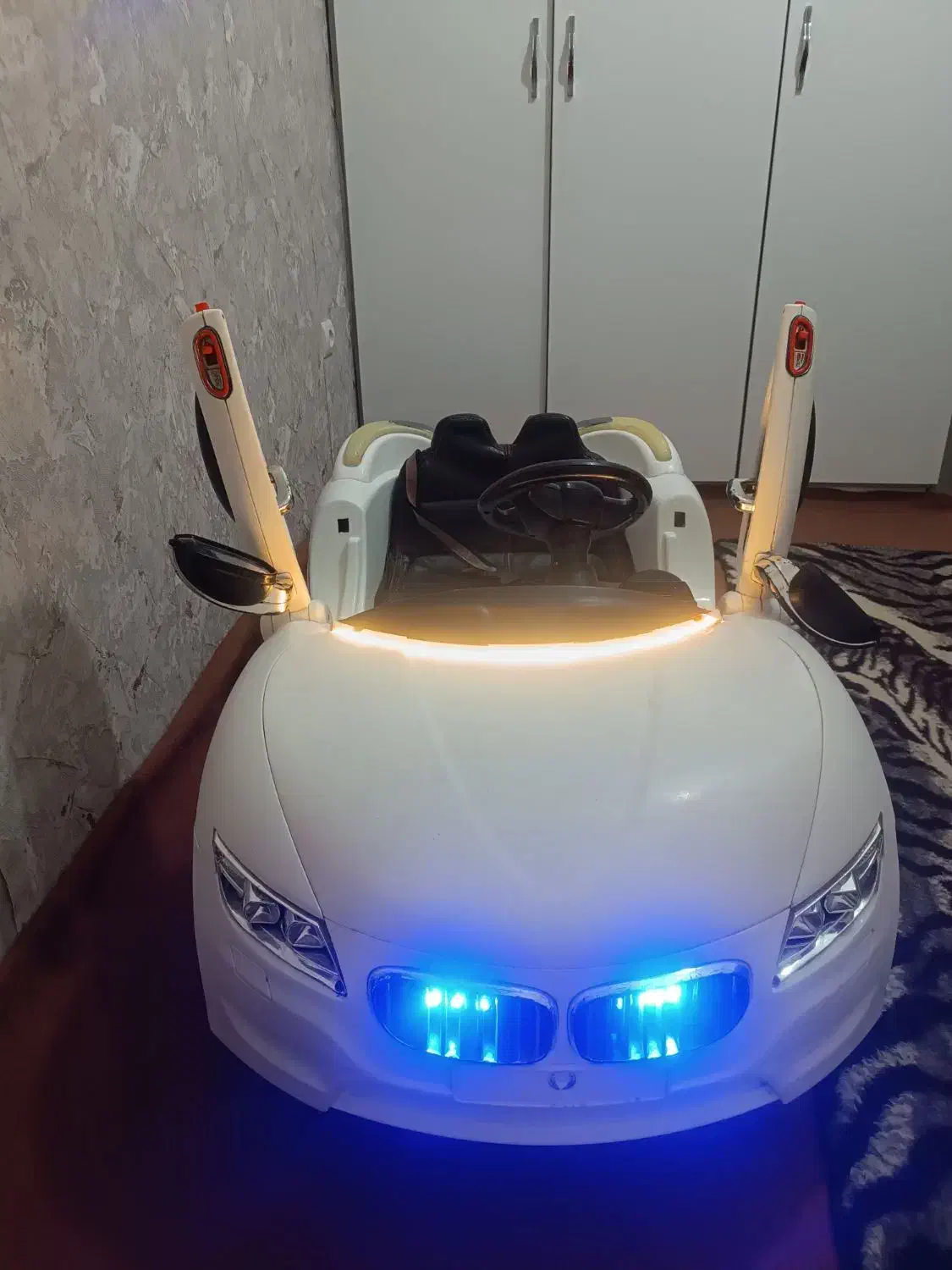 ماشین شارژی لاکچری|اسباب‌بازی بچه|تبریز, |دیوار