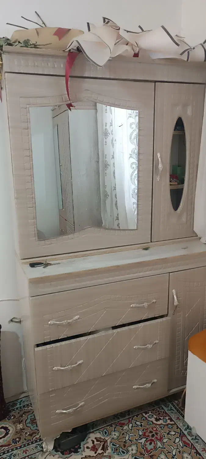 کمددلاور|جاکفشی، کمد، دراور|تایباد, |دیوار