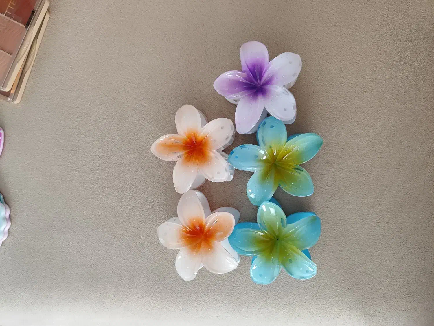 کلیپس پلومریا ،تلباربی، عطر مو، برق لب|آرایشی، بهداشتی، درمانی|گلبهار, شهر جدید گلبهار|دیوار