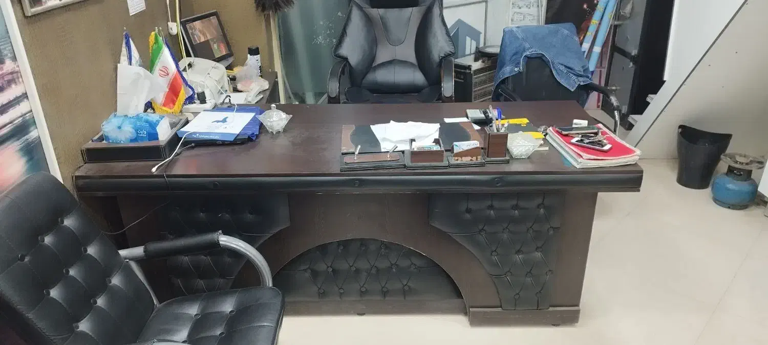 میز مدیریت و صندلی انتظار|مبلمان اداری|پرند, فاز ۳|دیوار