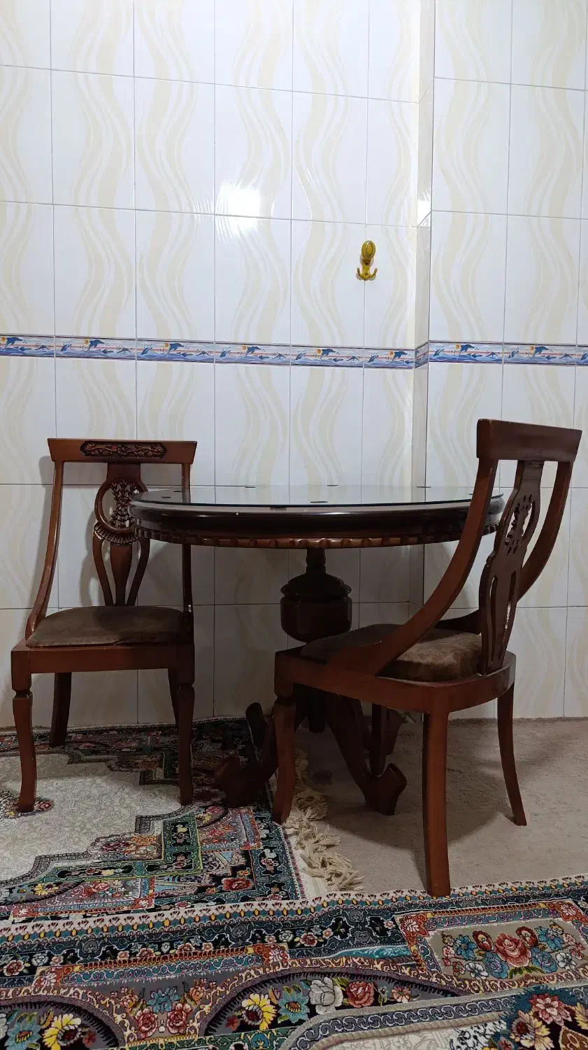 میز نهار خوری|میز و صندلی غذاخوری|قم, شهرک امام حسین|دیوار