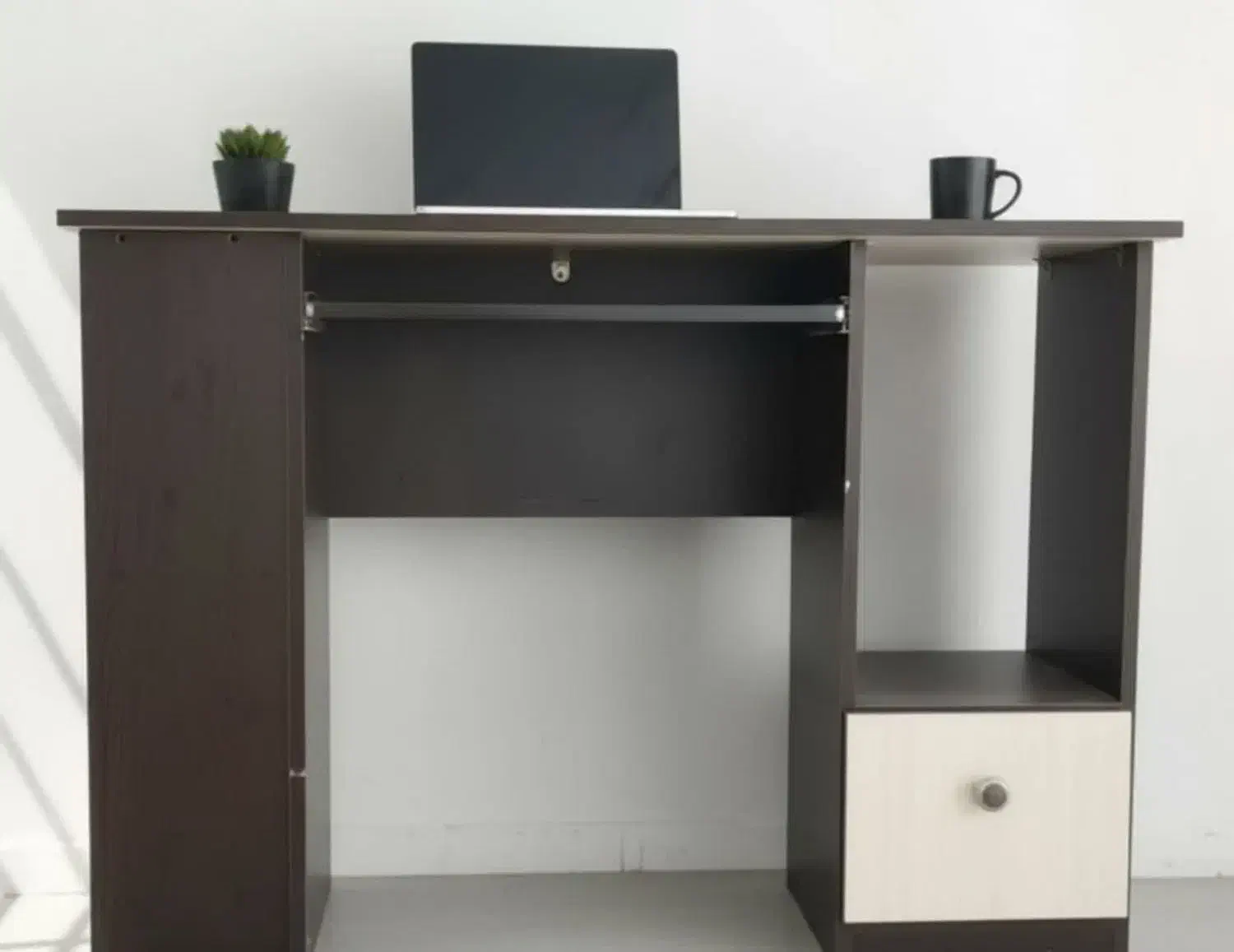 میز|میز تحریر و کامپیوتر|بابل, |دیوار