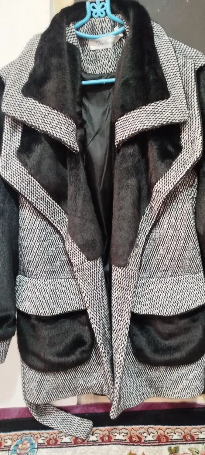 پالتو|لباس|اهر, |دیوار