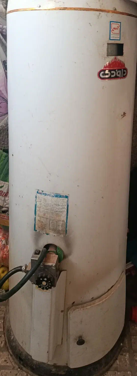ی عدد ابگرم مخزنی.یک سال کار کرده.فقط ی درجه میخاد|آبگرمکن، پکیج، شوفاژ|فولادشهر, زاینده رود|دیوار