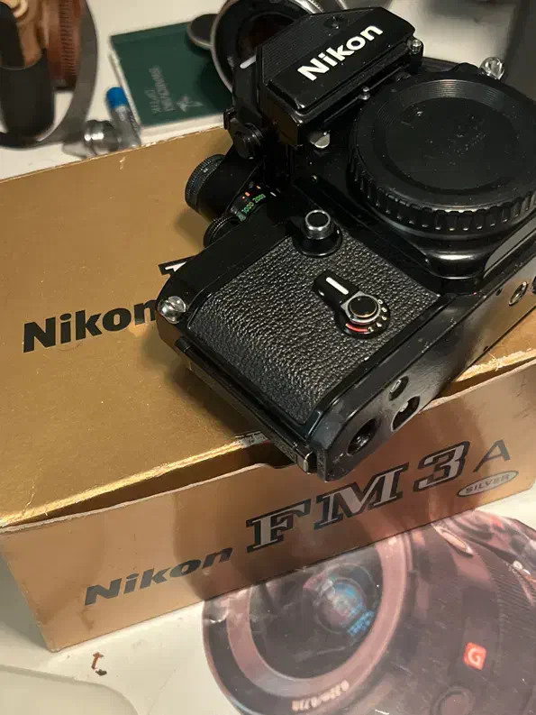 Nikon F2|دوربین عکاسی و فیلم‌برداری|تهران, فلسطین (میدان انقلاب)|دیوار