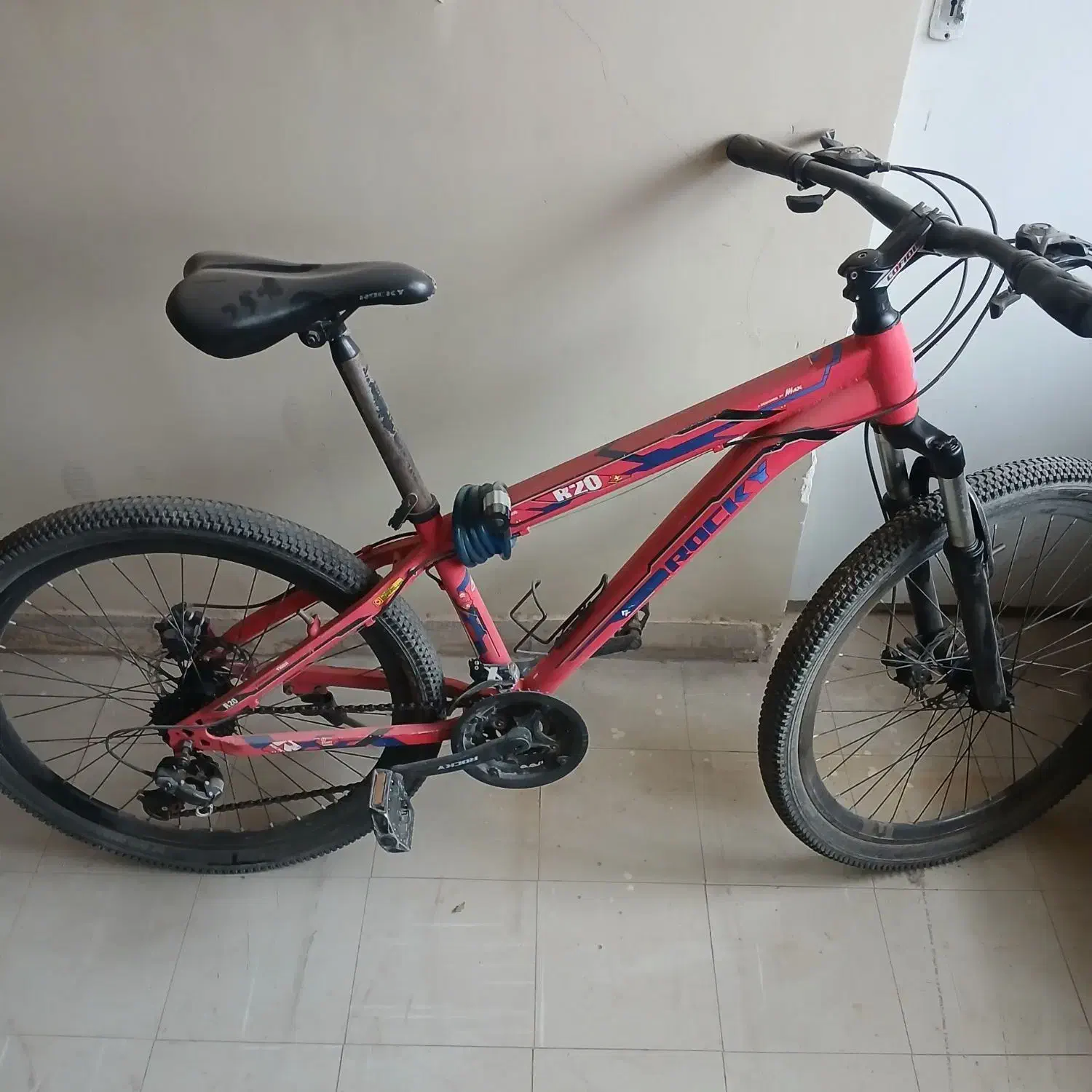 دوچرخه|دوچرخه، اسکیت، اسکوتر|ایوان, |دیوار