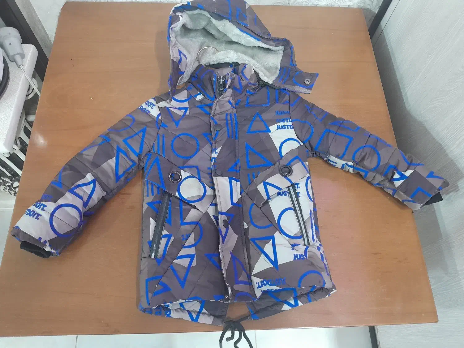 کاپشن پسرانه و بافت زنانه|کفش و لباس بچه|پاکدشت, پاکدشت (مامازند)|دیوار