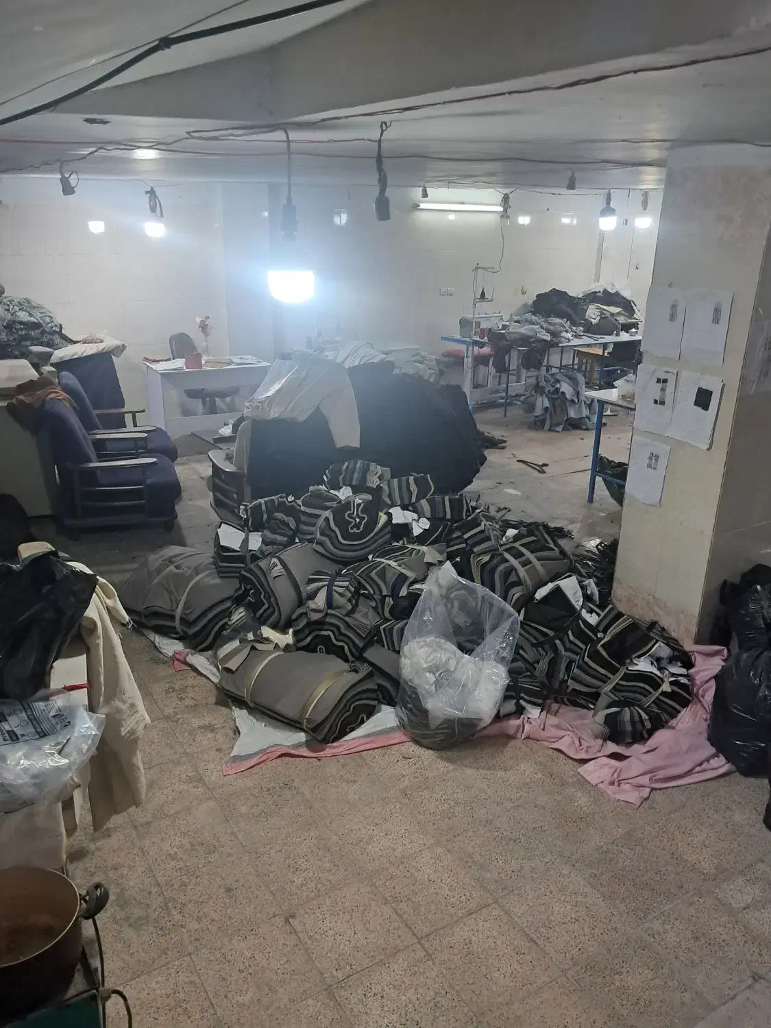 استخدام مزدی دوز و بیرون بر و اتو کار|استخدام صنعتی، فنی، مهندسی|گلستان (تهران), |دیوار