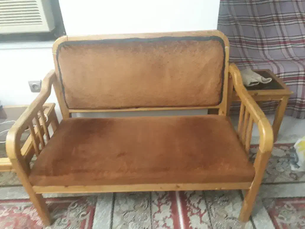 یک دست راحتی ۷نفره به همراه میز وسط سالم ،محکم|مبلمان خانگی و میز عسلی|ساری, |دیوار