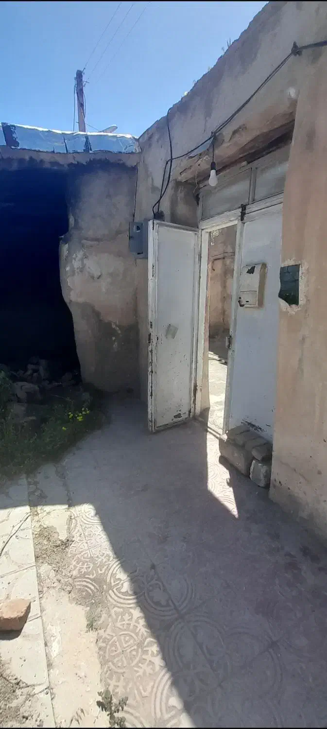 زمین خالی و چهار دیواری شده|فروش زمین و ملک کلنگی|جلفا, |دیوار