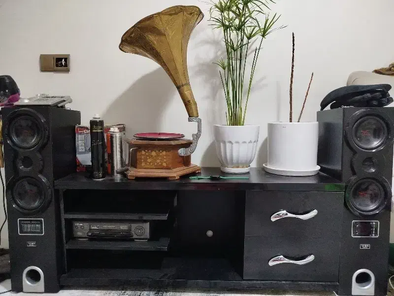 یک جفت باند فلش خور و میز تلویزیون محکم زیر قیمت|سیستم صوتی خانگی|تهران, خاوران|دیوار