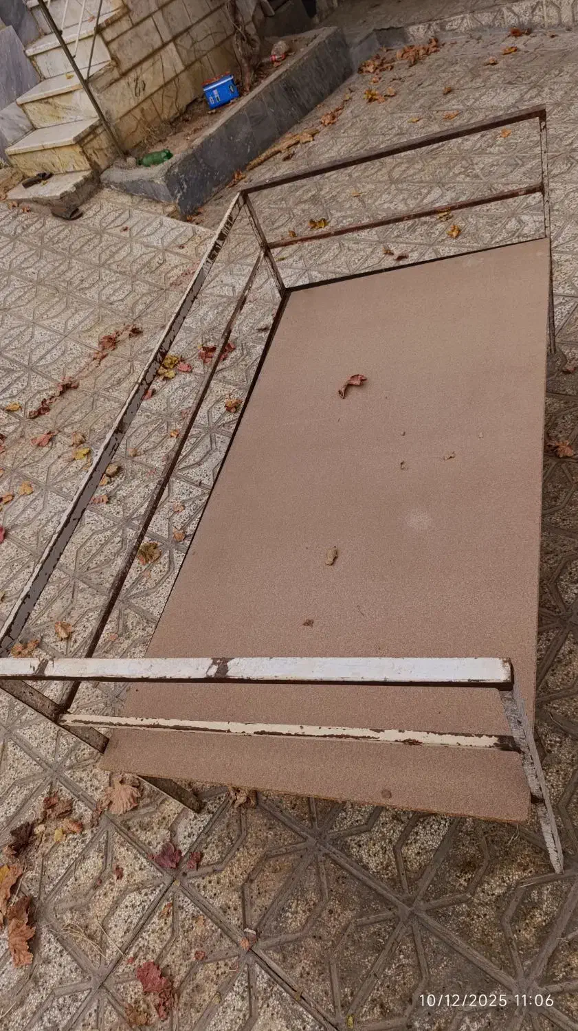 تخت سنتی فلزی(۳عدد)|مبلمان خانگی و میز عسلی|دامغان, |دیوار