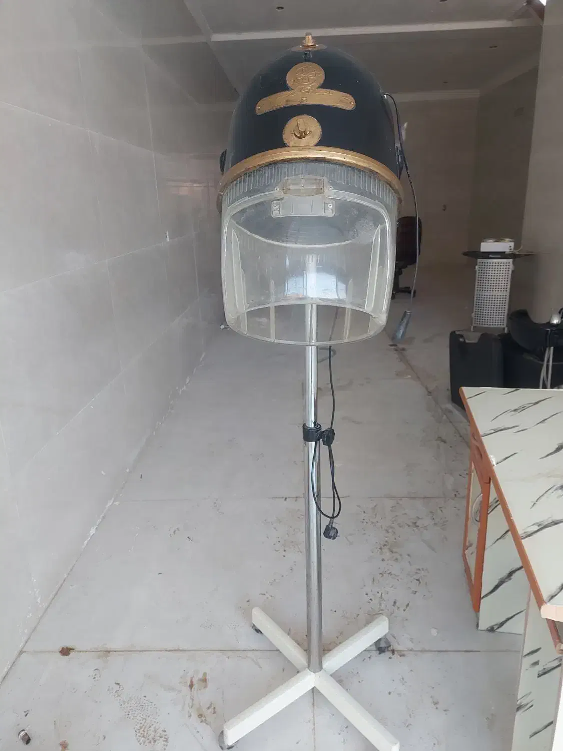 وسایل ارایشگاه|آرایشگاه و سالنهای زیبایی|زارچ, |دیوار