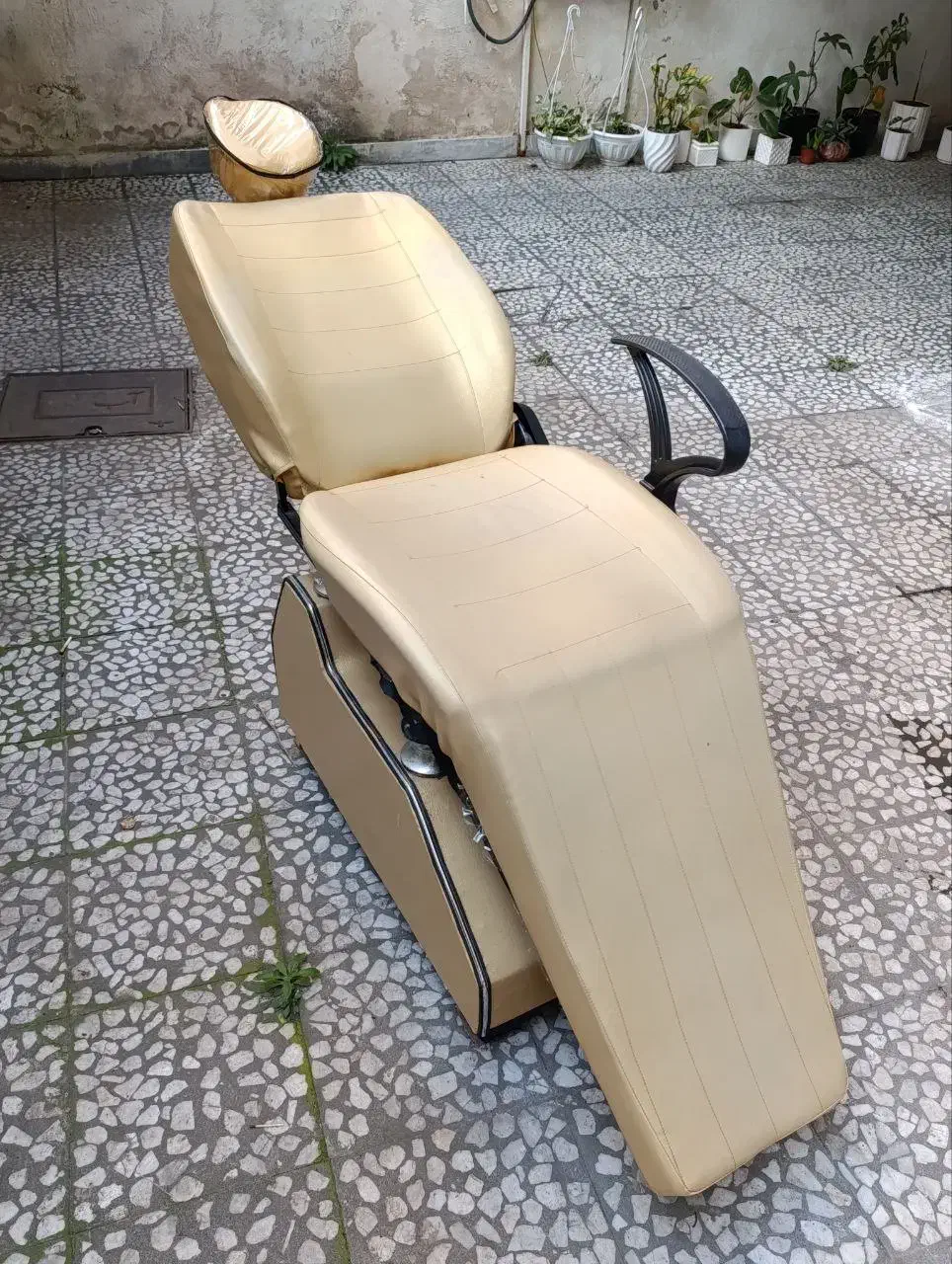 صندلی مژه|آرایشگاه و سالنهای زیبایی|رشت, سعدی (تختی)|دیوار