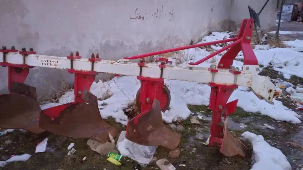 گاو آهن ۴ خیش|خودرو سنگین|ماکو, |دیوار