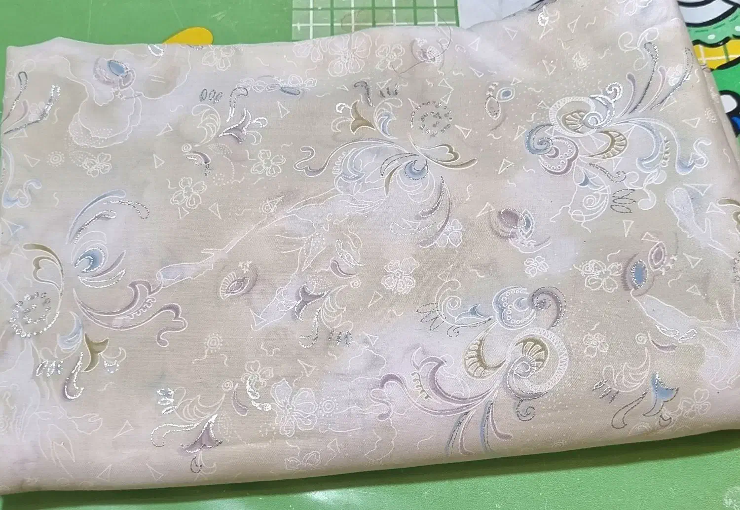 چادرهای رنگی|لباس|شیراز, رازی|دیوار