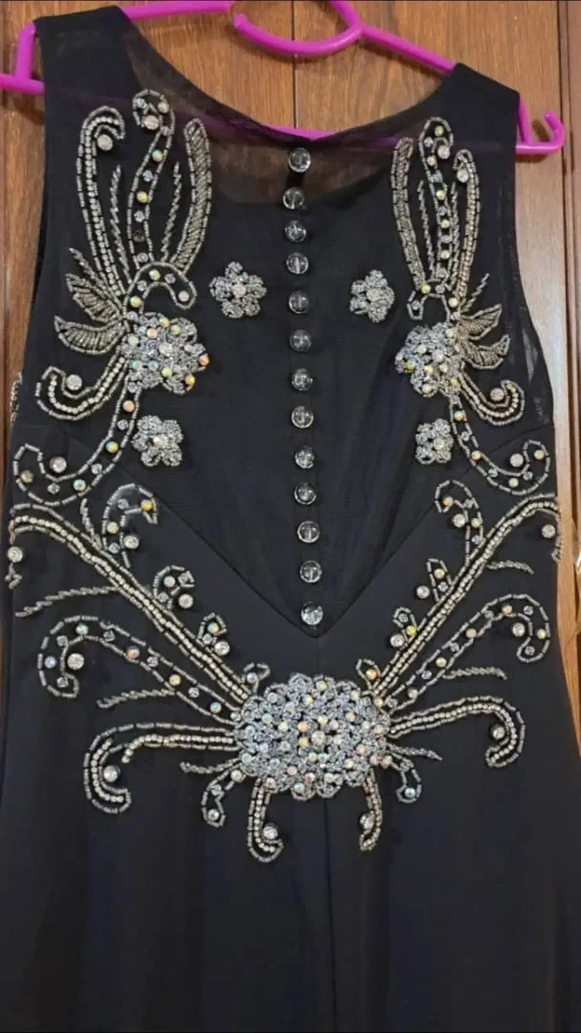 لباس شب|لباس|صدرا-فارس, فاز ۱|دیوار