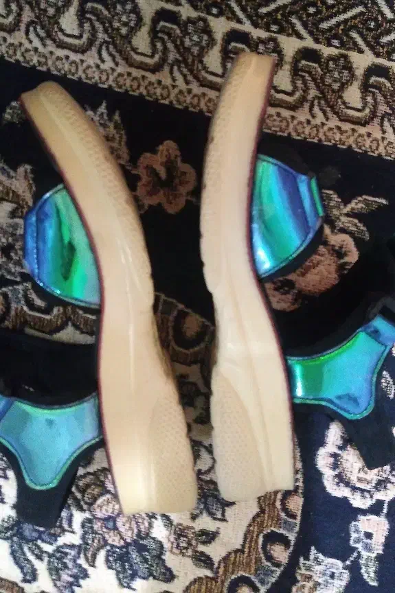 صندل|کیف، کفش، کمربند|زابل, |دیوار