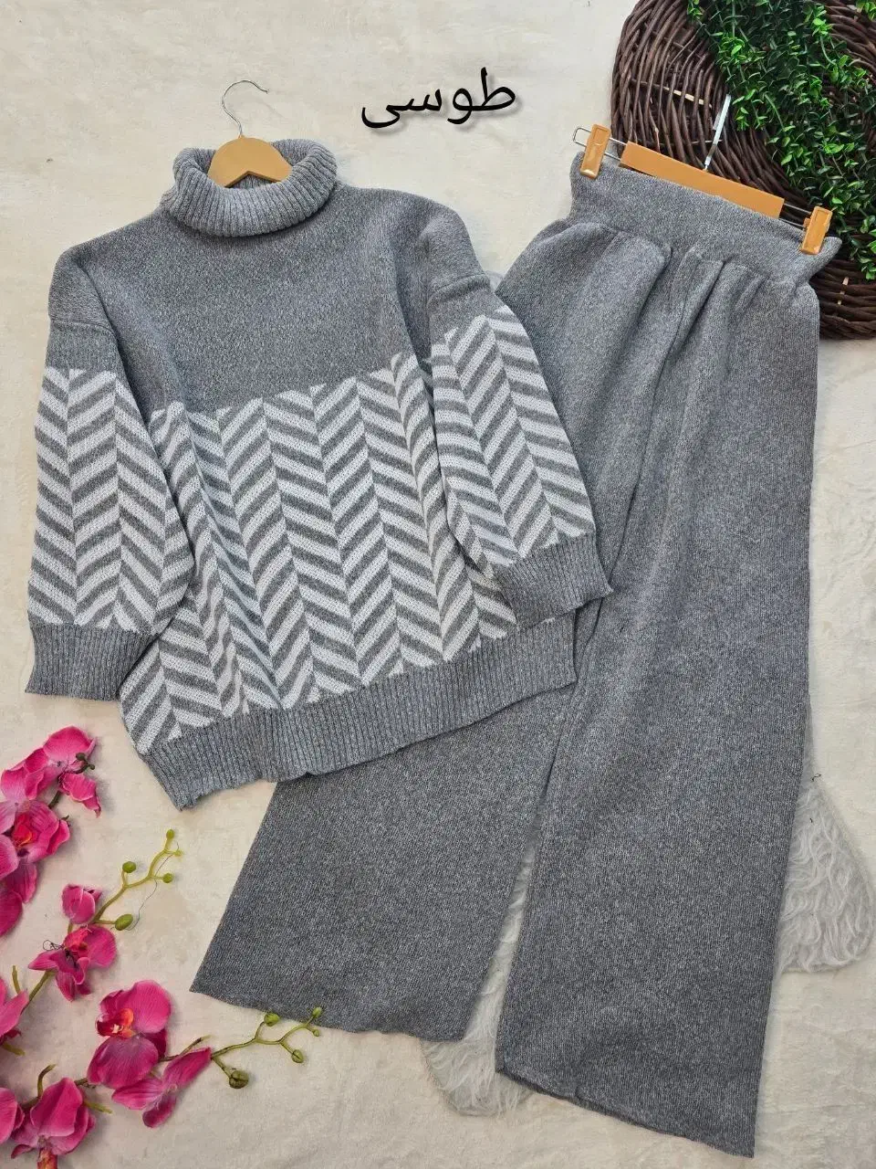 لباس ارایشی|لباس|فلارد, |دیوار