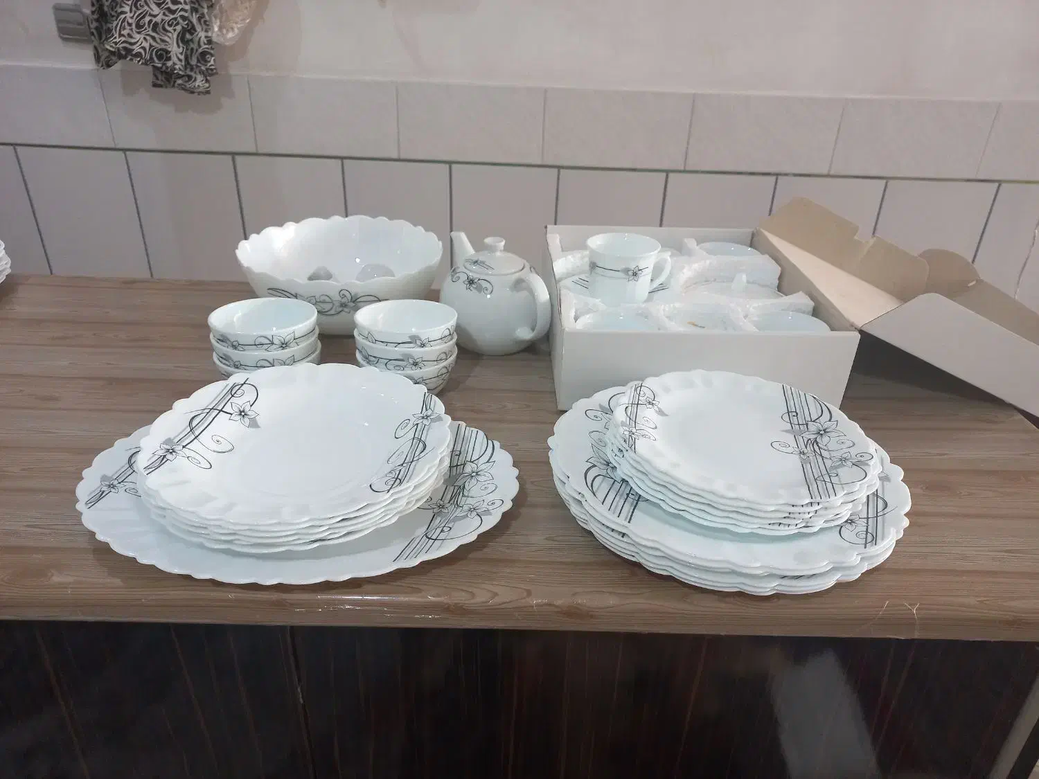 سرویس اکروپال|ظروف سرو و پذیرایی|نجفآباد, قلعه سفید|دیوار