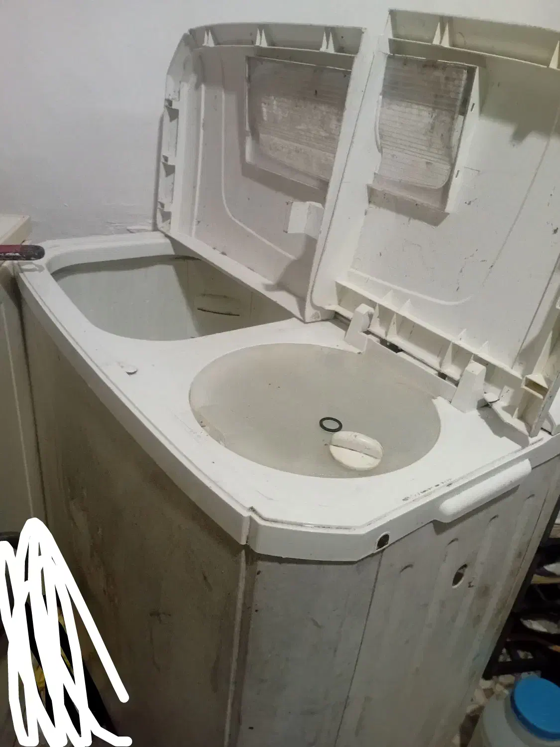 کهنه شور بزرگ|ماشین لباسشویی و خشک‌کن لباس|رشت, پیرکلاچای|دیوار