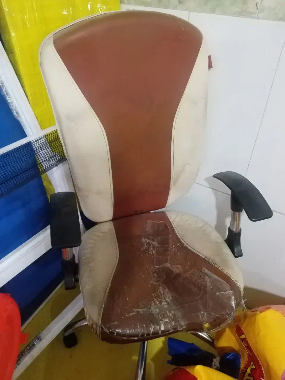 صندلی|صندلی و نیمکت|مهاباد (آذربایجان غربی), |دیوار