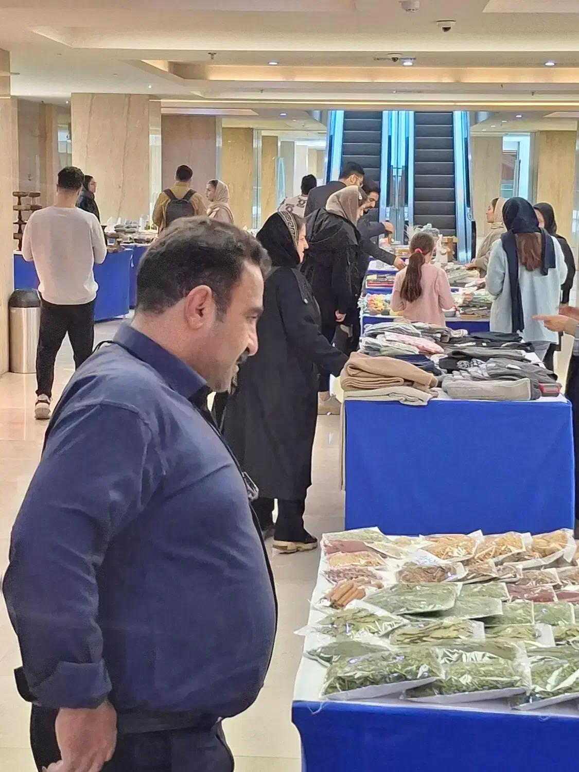 بازارچه حیات|گردهمایی و همایش|مشهد, پایین خیابان|دیوار