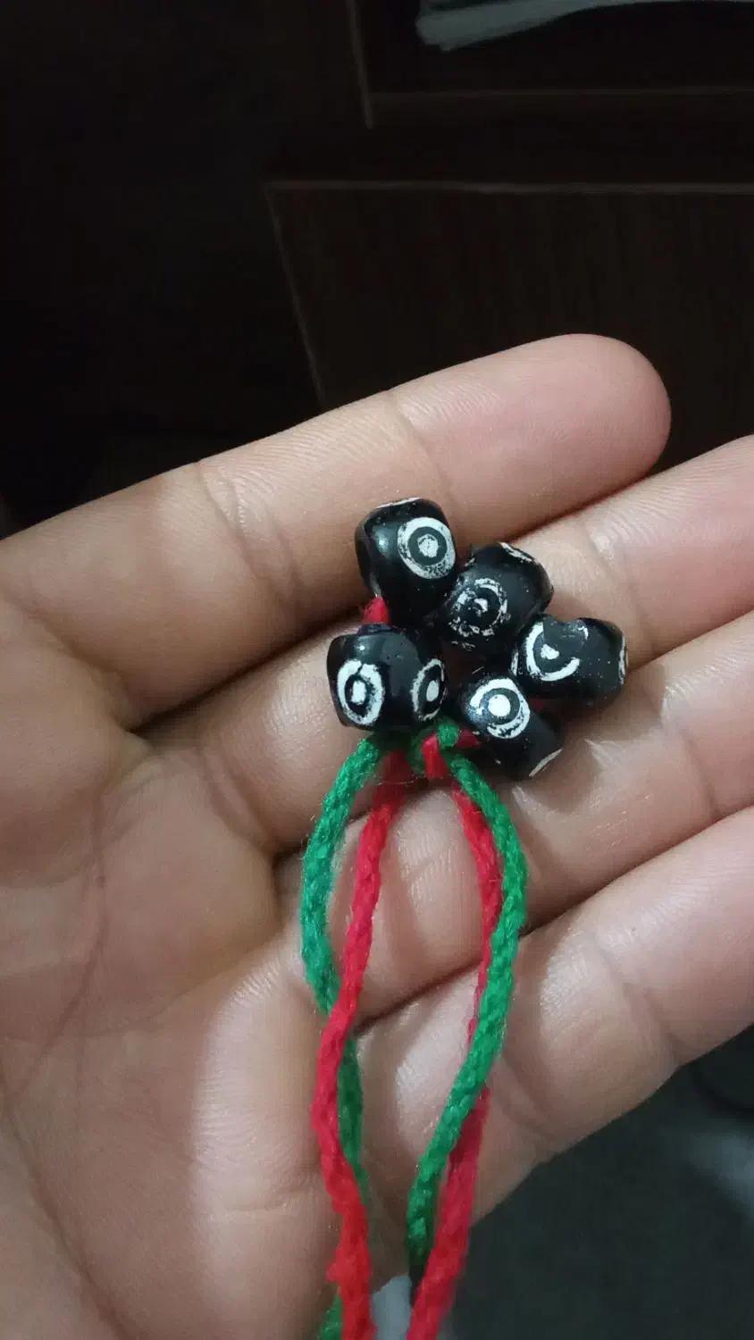 مهره چشم زخم قدیمی|کلکسیون اشیاء عتیقه|ایذه, |دیوار