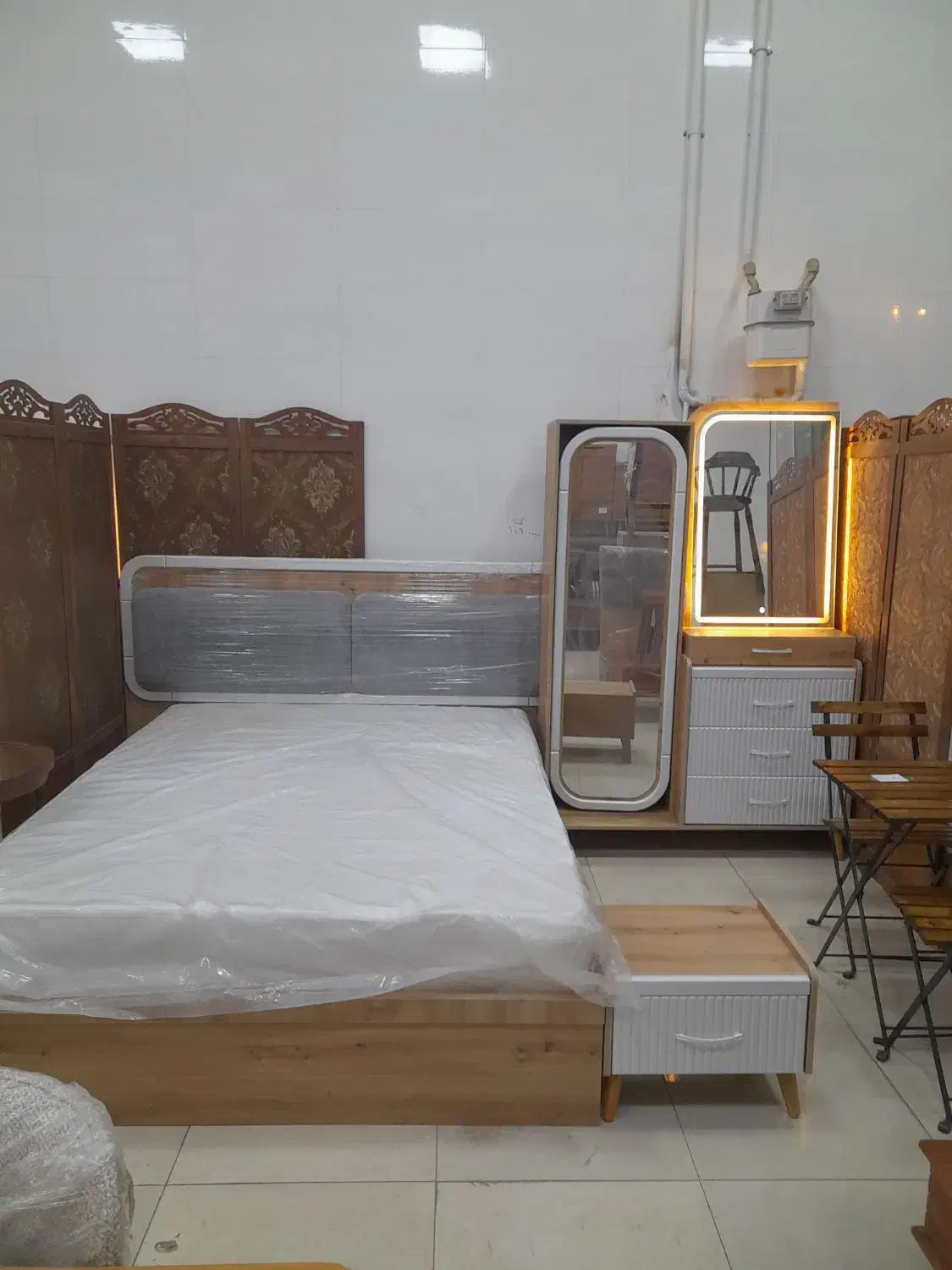 دنیای سرویس خواب دارکوب|تخت و سرویس خواب|نیشابور, گنبد سبز|دیوار