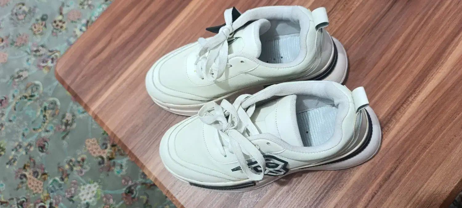 کتونی دخترونه|کیف، کفش، کمربند|رشت, گلسار|دیوار