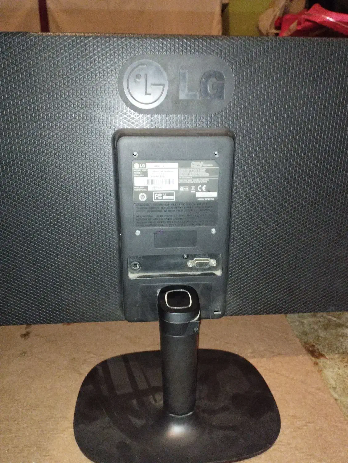 کامپیوتر|رایانه رومیزی|شبانکاره, |دیوار