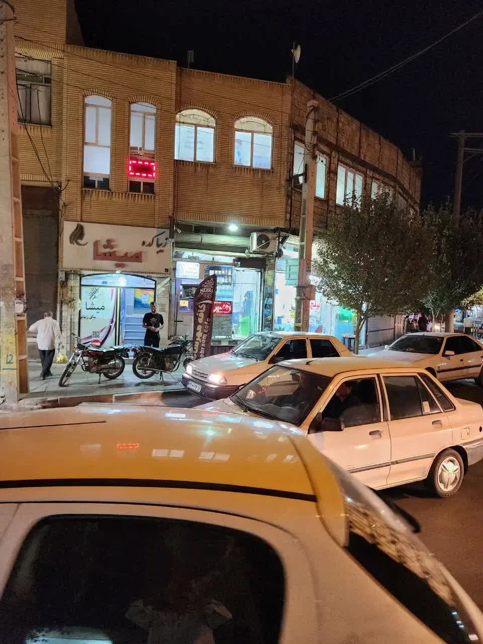 اجاره مغازه ۱۷ متری در ۲۴ چهار متری سوم خرداد|اجارهٔ مغازه و غرفه|قم, شهرک امام حسین|دیوار