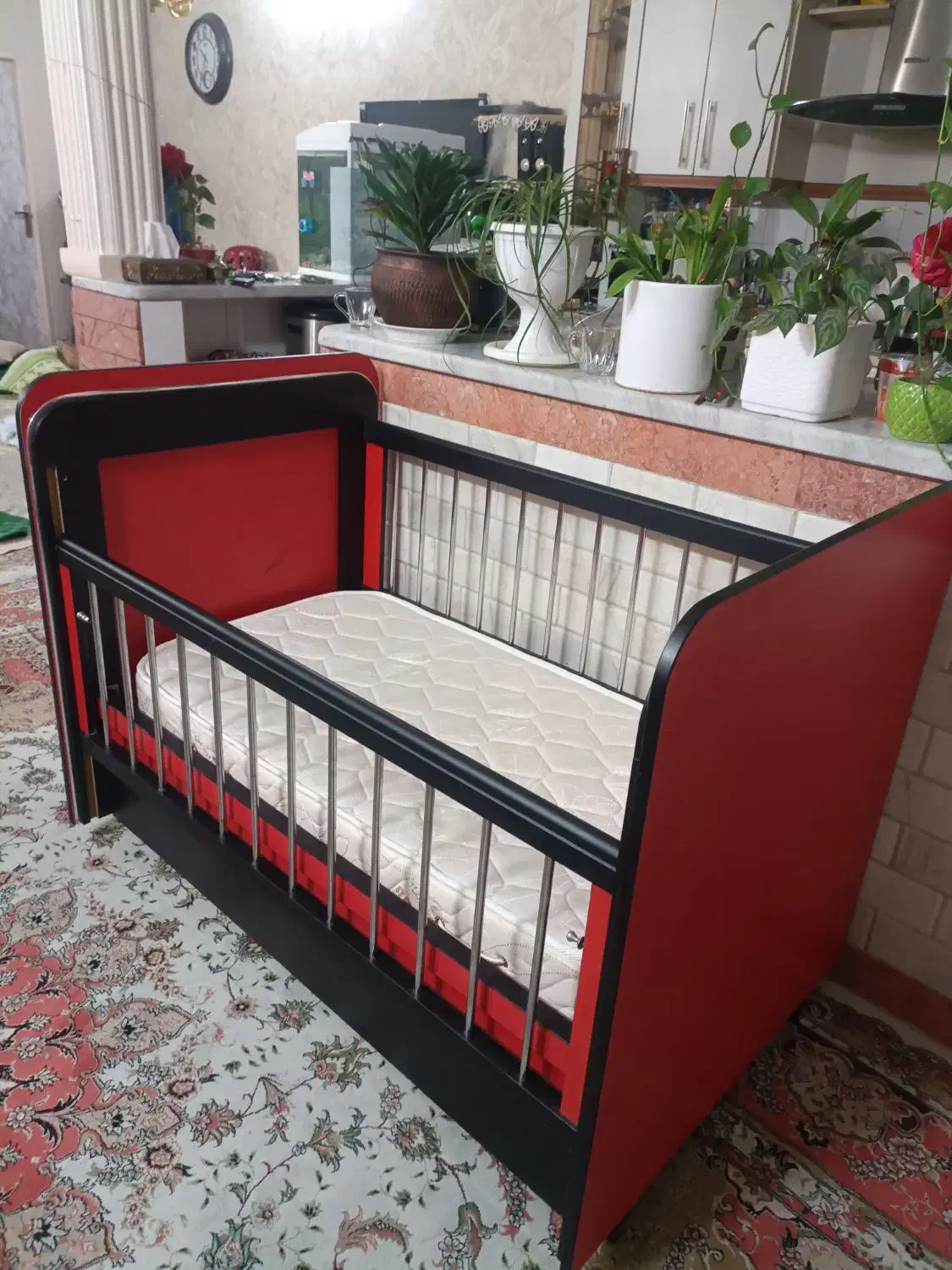 تخت کودک|تخت و صندلی بچه|ری, حمزهآباد|دیوار