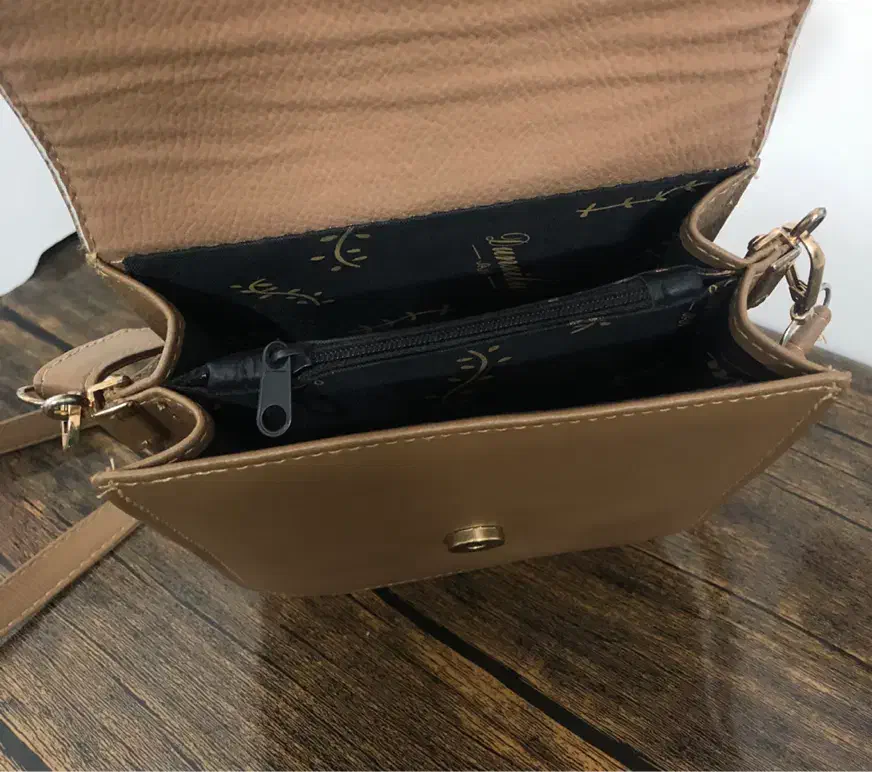 کیف دوشی نسکافه ای|کیف، کفش، کمربند|قم, لسانی|دیوار