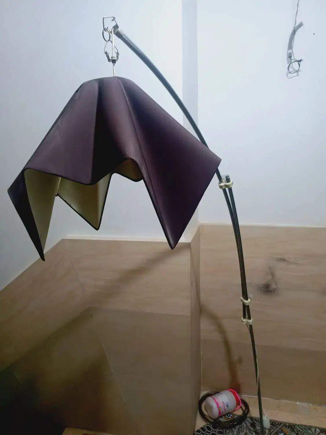 آباژور|چراغ خواب و آباژور|رباط‌کریم, رباط‌کریم|دیوار