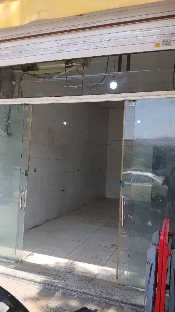 مغازه بلوار سیبویه ،جنب ایستگاه اتوبوس امام زاده|اجارهٔ مغازه و غرفه|شیراز, لب آب|دیوار