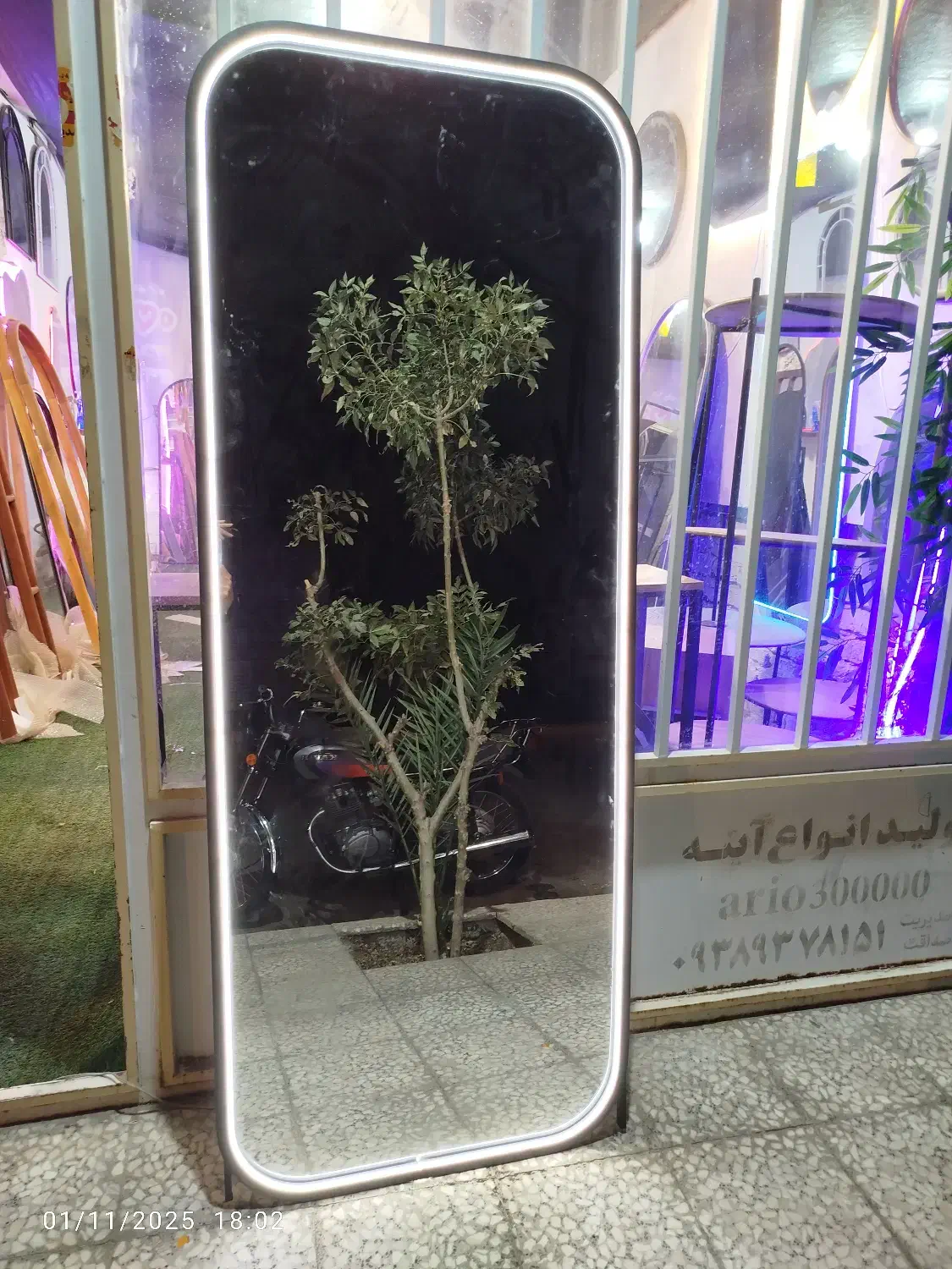 آینه قدی|آینه|قم, قلعه کامکار|دیوار