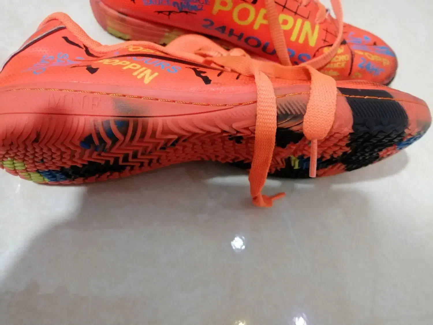 کفش ورزشی|تجهیزات ورزشی|رشت, دروازه لاکان|دیوار