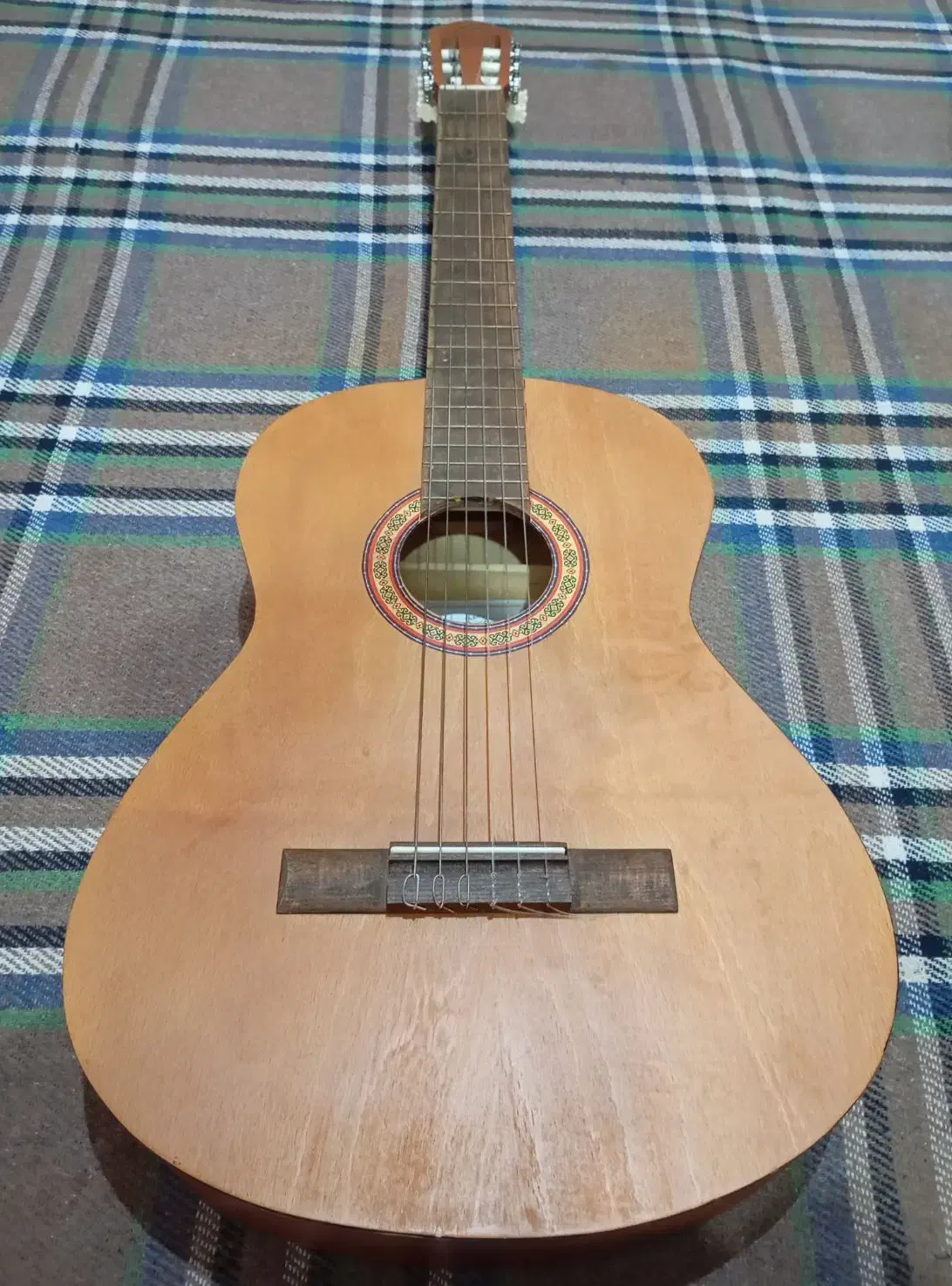 گیتار|گیتار، بیس، امپلیفایر|ایوان, |دیوار