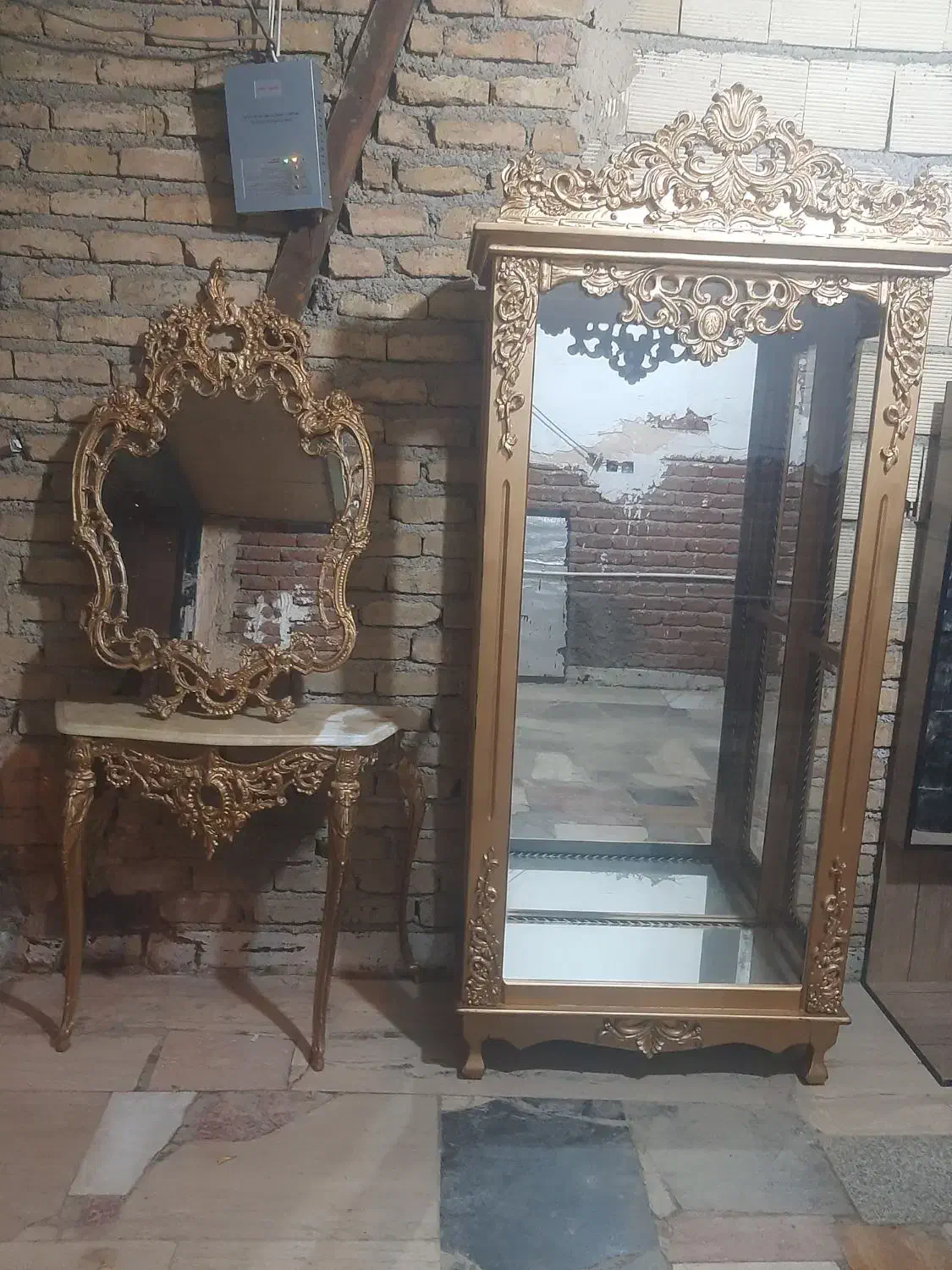 بوفه چوبی . آینه برنزی .زیر تلویزیونی|بوفه، ویترین، کنسول|مریوان, |دیوار