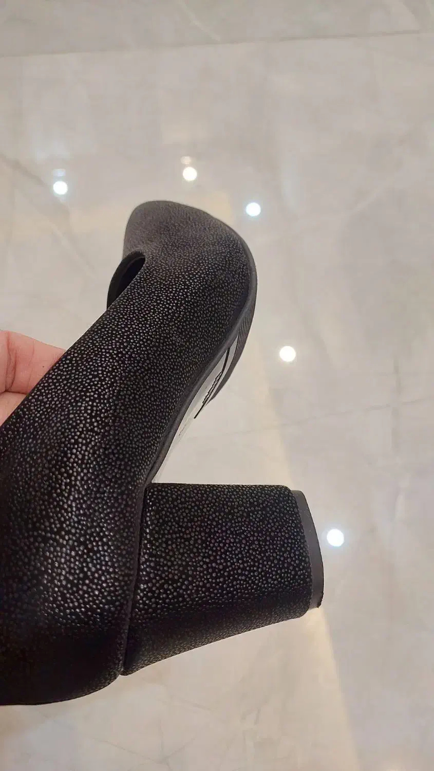 کفش مشکی|کیف، کفش، کمربند|سیاهکل, |دیوار