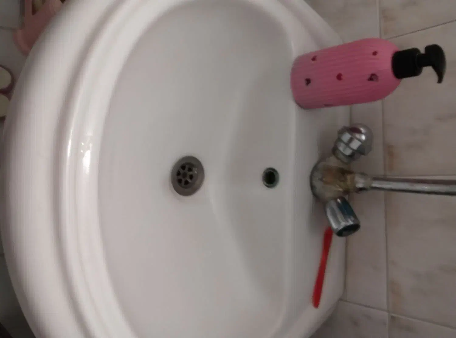 روشویی سرویس بهداشتی همراه باشیر|مصالح و تجهیزات ساختمان|سمنان, |دیوار