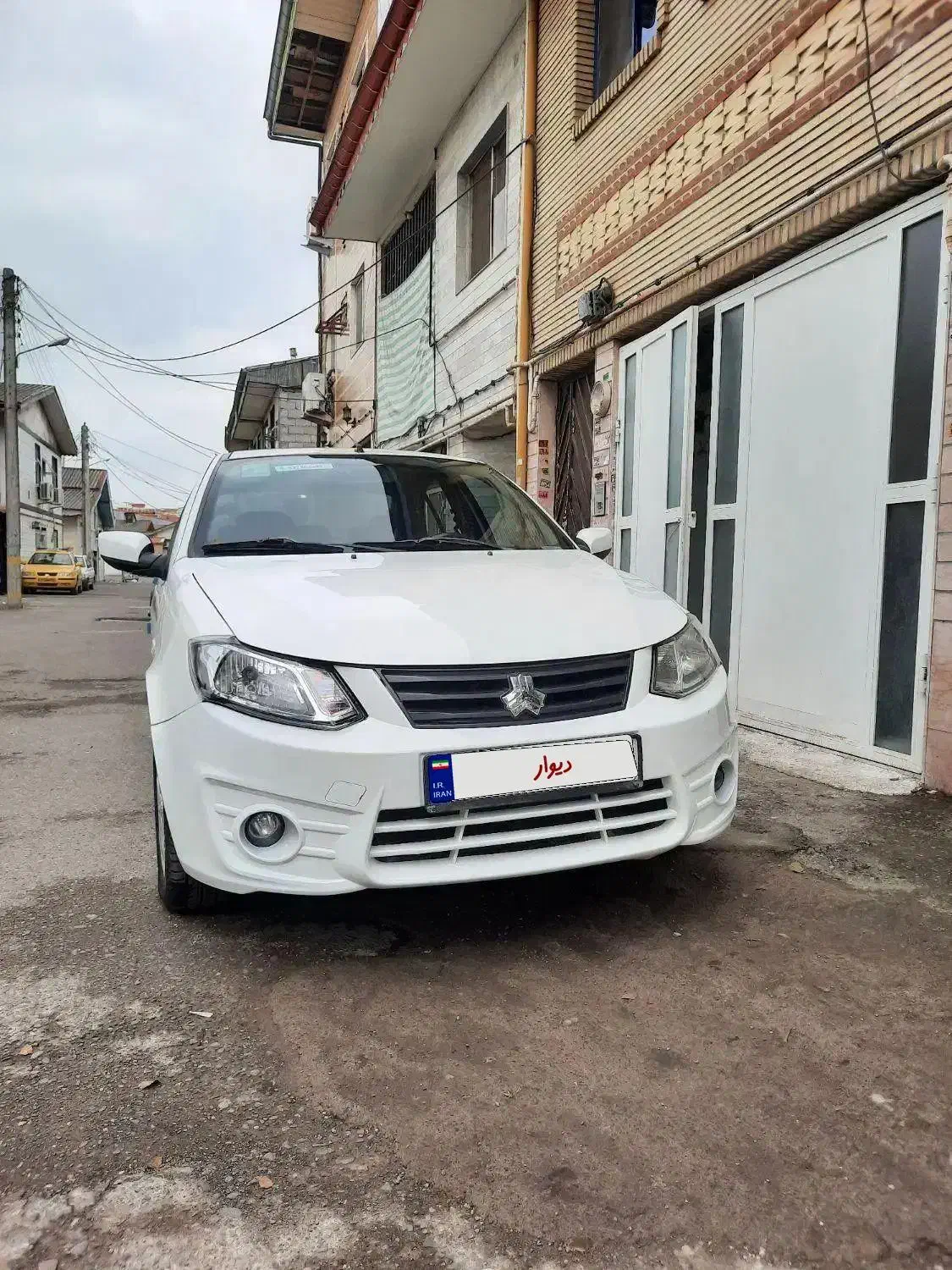 ساینا مدل ۹۹ عروسک بیمه ۱۲ ماه بی خط و خش آیینه|خودرو سواری و وانت|رشت, کوی طالقانی|دیوار