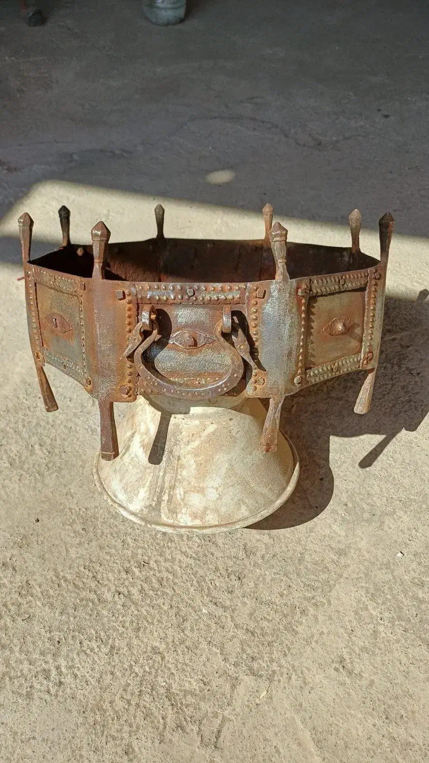 منقل|کلکسیون اشیاء عتیقه|زرند, |دیوار