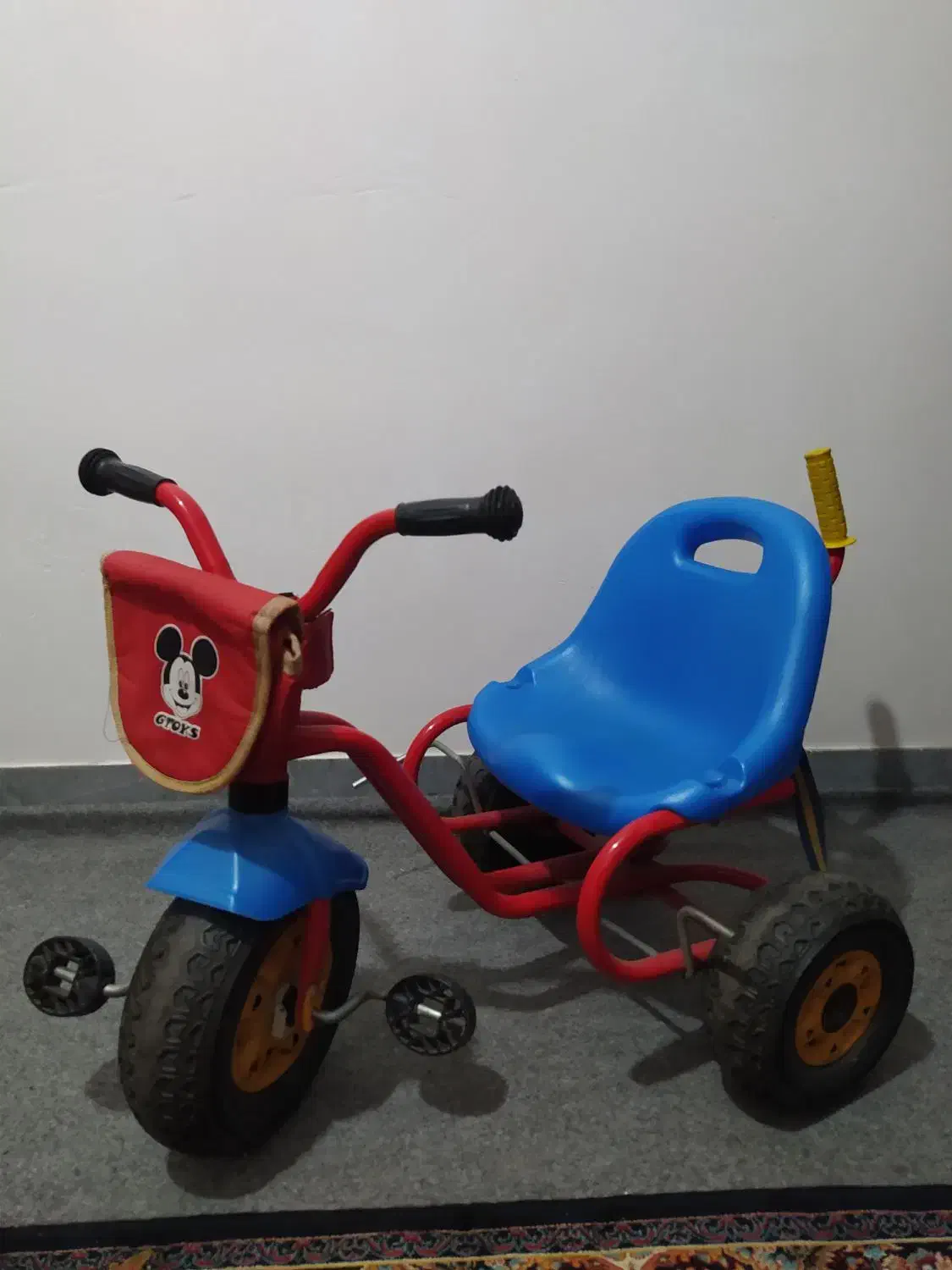 سه چرخه|اسباب‌بازی بچه|لاهیجان, کاروانسرابر|دیوار