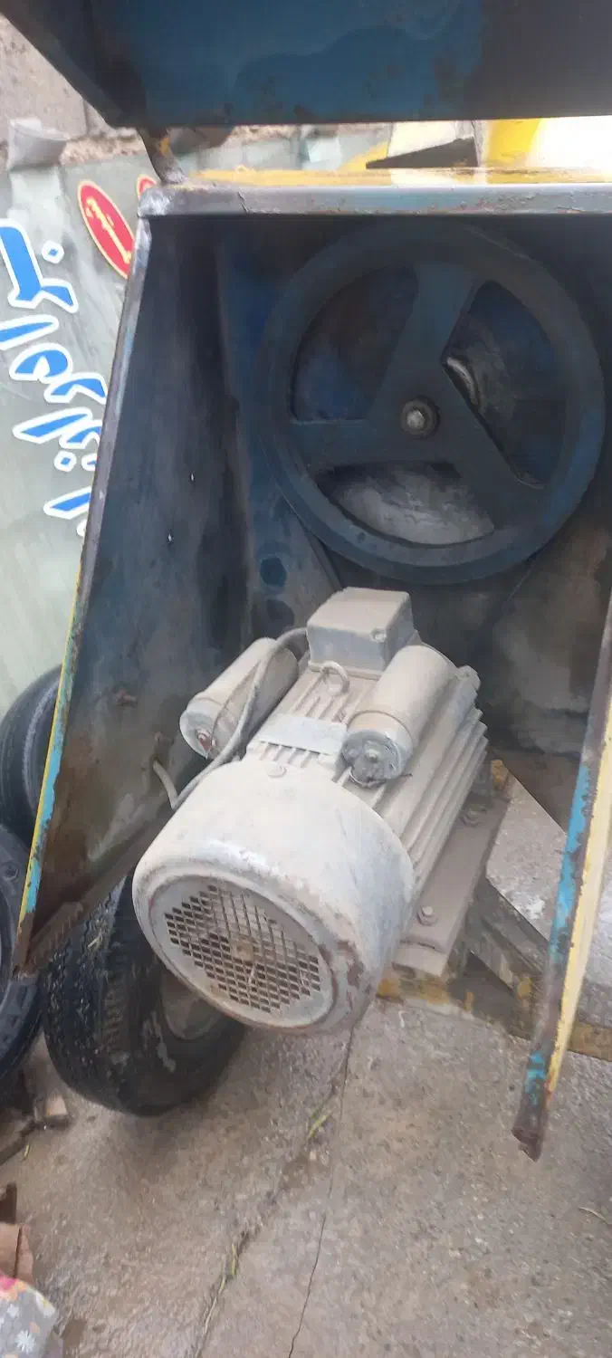 فروش یک دستگاه بتن گیر|مصالح و تجهیزات ساختمان|شاهین دژ, |دیوار