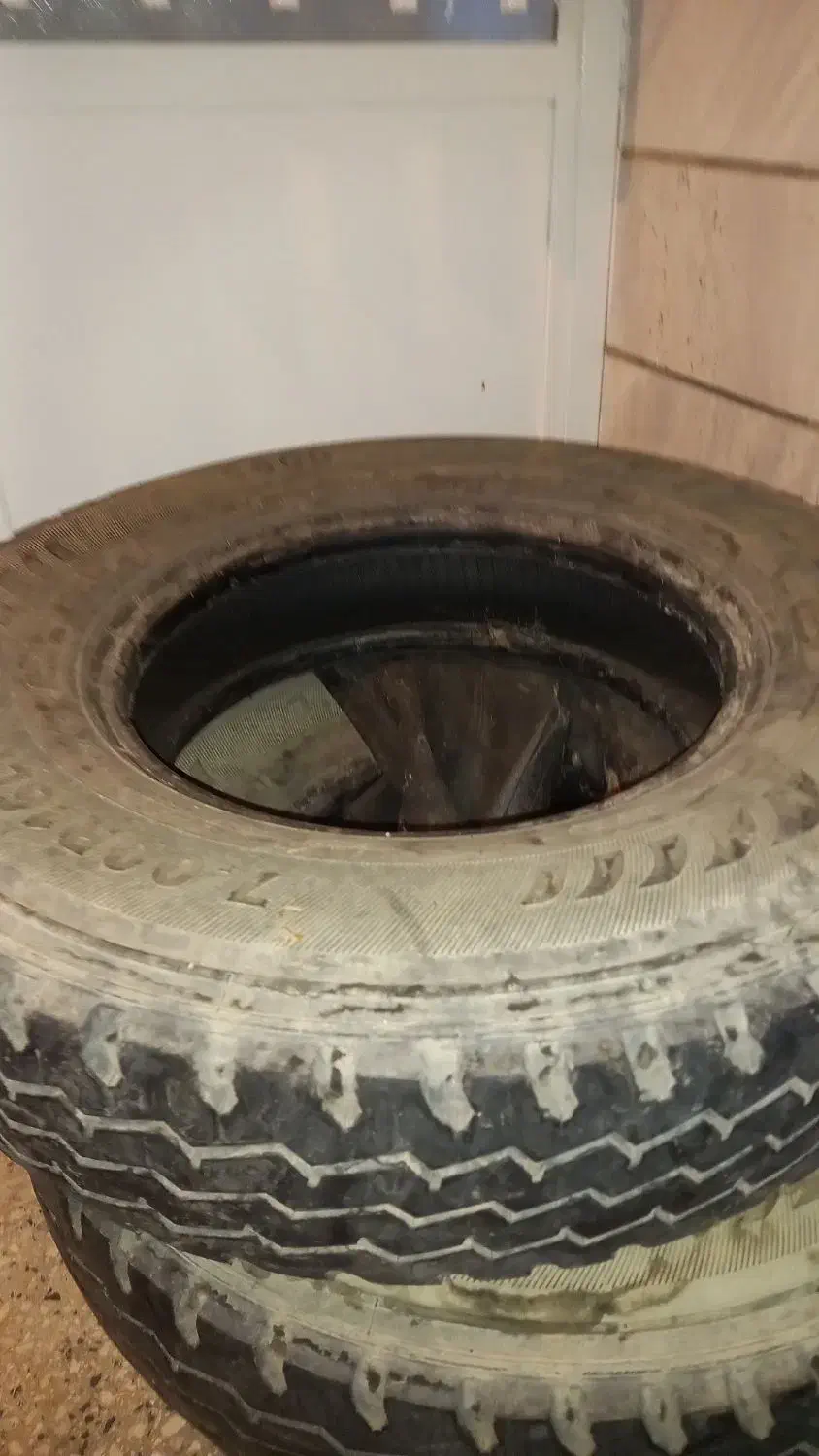 یه جفت لاستیک نیسان|قطعات یدکی و لوازم جانبی|بروجرد, |دیوار