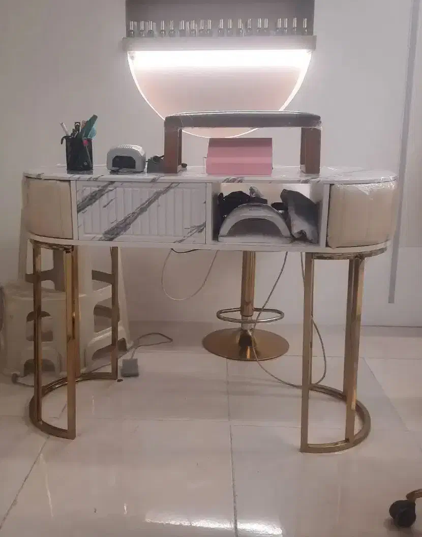 فروش تجهیزات وصندلی ارایشگاه زنانه تخفیف موقع فروش|آرایشگاه و سالنهای زیبایی|محمدیه-قزوین, |دیوار