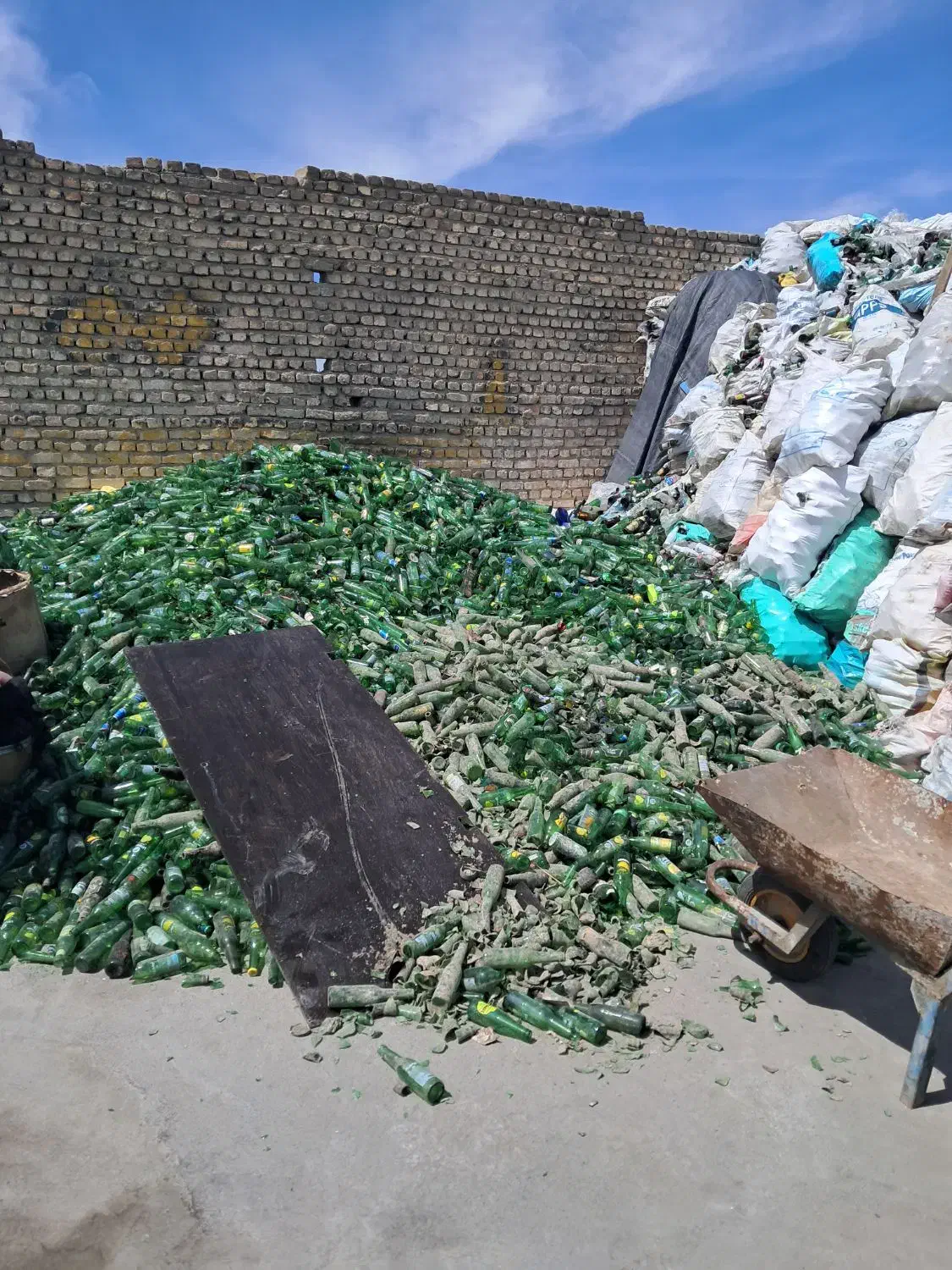 کارگر ساده اقا و خانوم اتباع با مدارک|استخدام صنعتی، فنی، مهندسی|شهریار, شهرک شاهد|دیوار