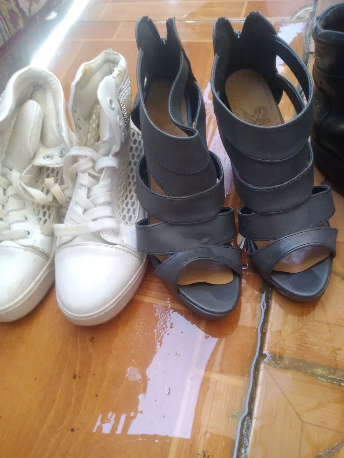 پارچه دوخته نشده وتعدادی وسایل فروشی|لباس|جوانرود, |دیوار